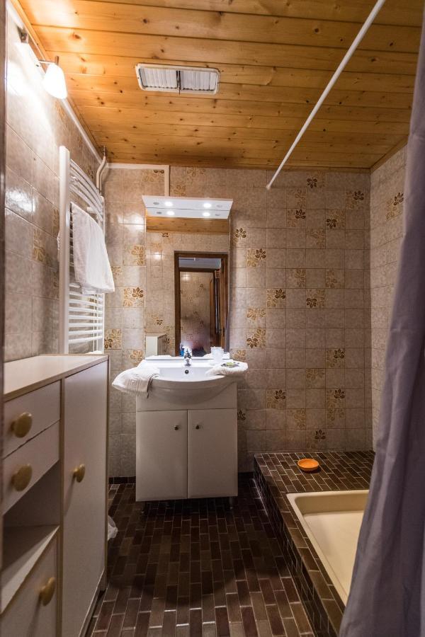 Les Sorbiers Hotell Montricher-le-Bochet Exteriör bild
